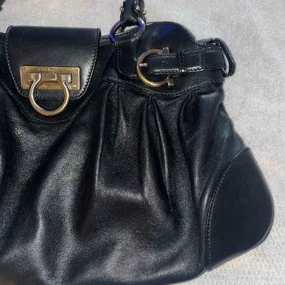 Authentic leather Ferragamo Purse - Picture 5 of 16